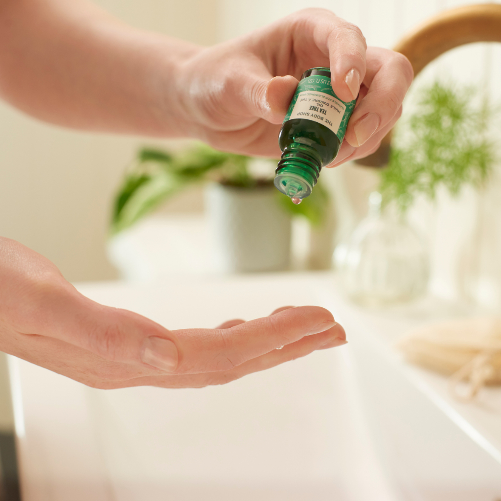Ảnh Tinh Dầu Tràm Trà Tea Tree Oil 10ml The Body Shop 1
