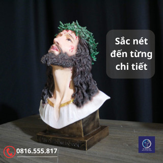 Tượng Chúa chịu nạn bán thân (Văn Đại) biểu tượng của sự hy sinh và tình yêu thương.
