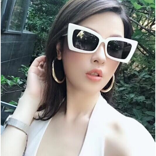 Kính Mắt Mèo Đi Biển Thiết Kế Dễ Thương
