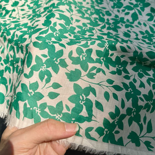 Vải Boi Cotton 100% In Nhánh Hoa Màu Xanh Lá Cây Mềm Mướt Mát Khổ 1m40