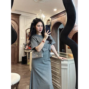 Set đồ nữ áo phông nữ cổ tròn tay lỡ kèm chân váy suông màu xám TP502