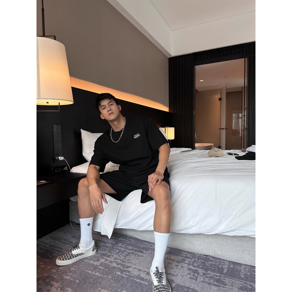 Bộ Thể Thao Nam Phối Logo Nhỏ Năng Động Cá Tính Chất Liệu Vải Cotton Khô Mềm Mịn Thoáng Mát Thấm Mồ Hôi