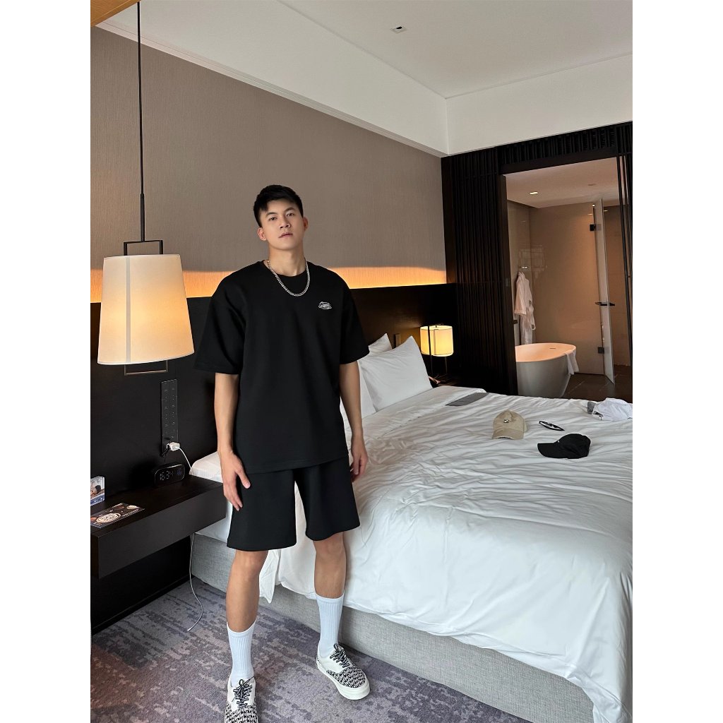 Bộ Thể Thao Nam Phối Logo Nhỏ Năng Động Cá Tính Chất Liệu Vải Cotton Khô Mềm Mịn Thoáng Mát Thấm Mồ Hôi