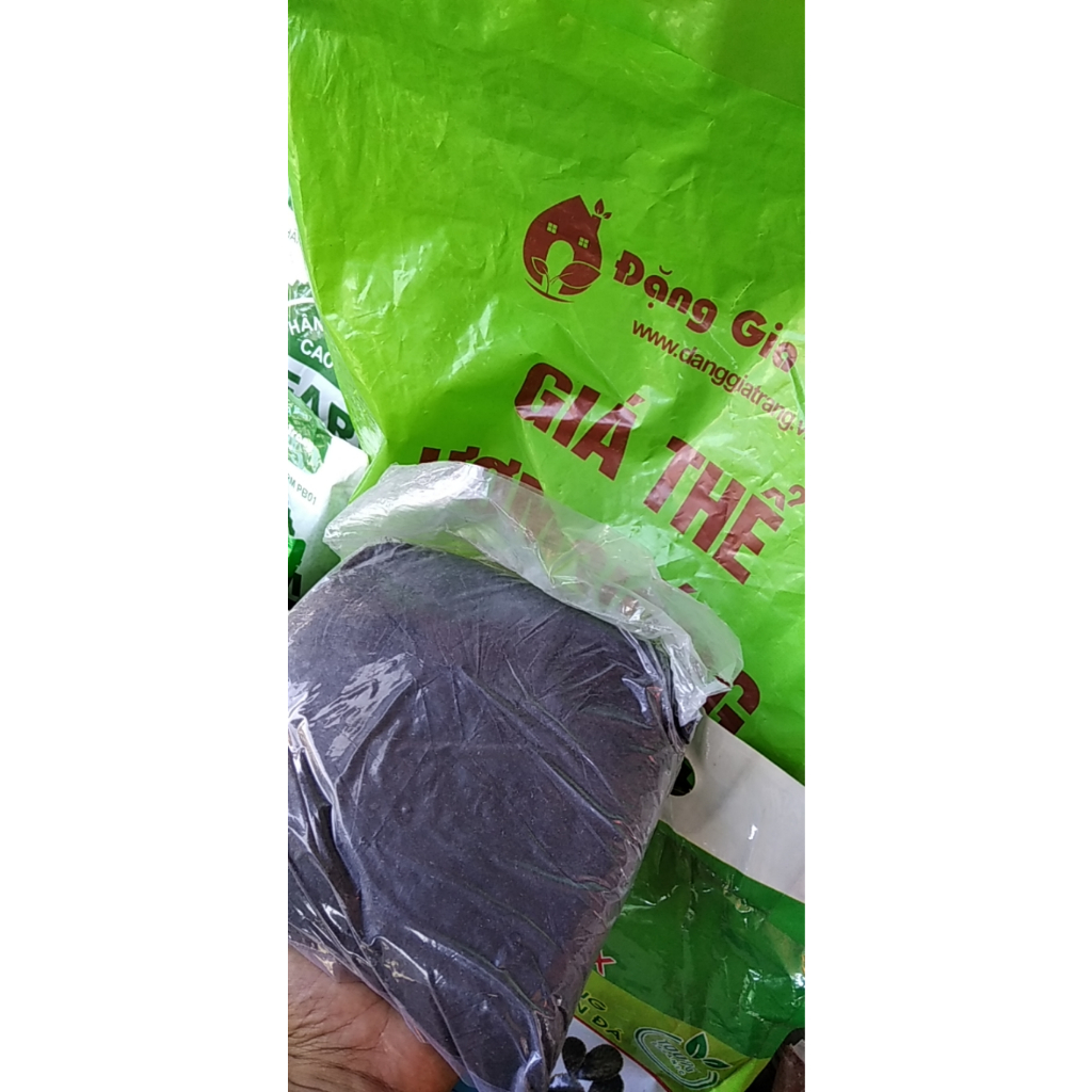 Giá thể ươm giống ươm hạt Sfarm túi nhỏ khoảng 1kg ( chiết ra từ bao lớn) -  vừa 1 khay ươm hạt, giúp hạt nảy mầm nhanh