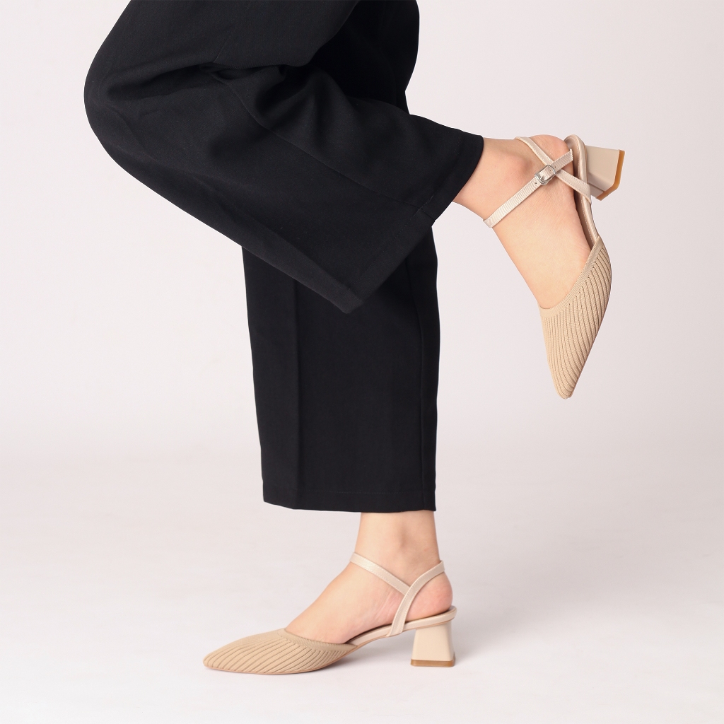 CORII - Giày Sandal Cao Gót Bít Mũi Gót Vuông 4cm BST The Grace Thời Trang và Thoải Mái Nhất - CR6TN42 Kem