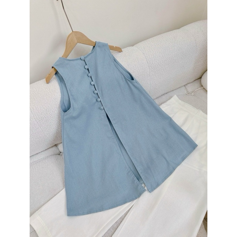 Set áo cổ yếm xanh xẻ lưng nút bọc quần suông trắng