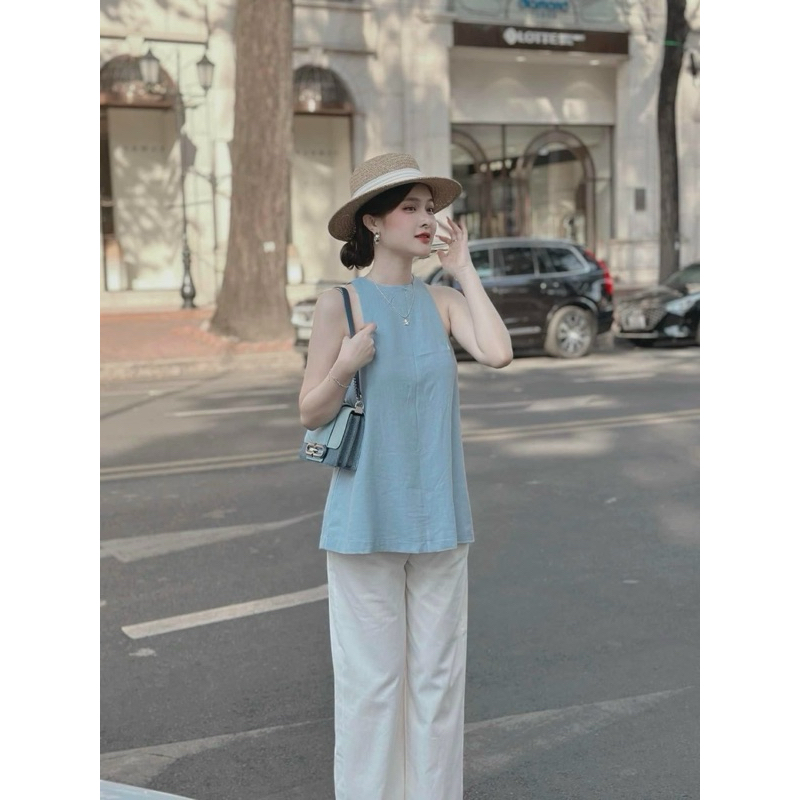Set áo cổ yếm xanh xẻ lưng nút bọc quần suông trắng