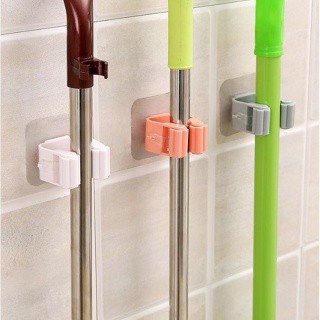 Móc treo chổi chịu lực siêu chắc chắn dán tường kẹp giữ cây lau nhà siêu chắc chắn, tiện lợi.
