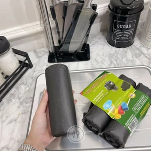 Túi đựng rác được làm từ chất liệu nilong cao cấp dẻo dai, có khả năng tự phân hủy (combo túi 3 cái)
