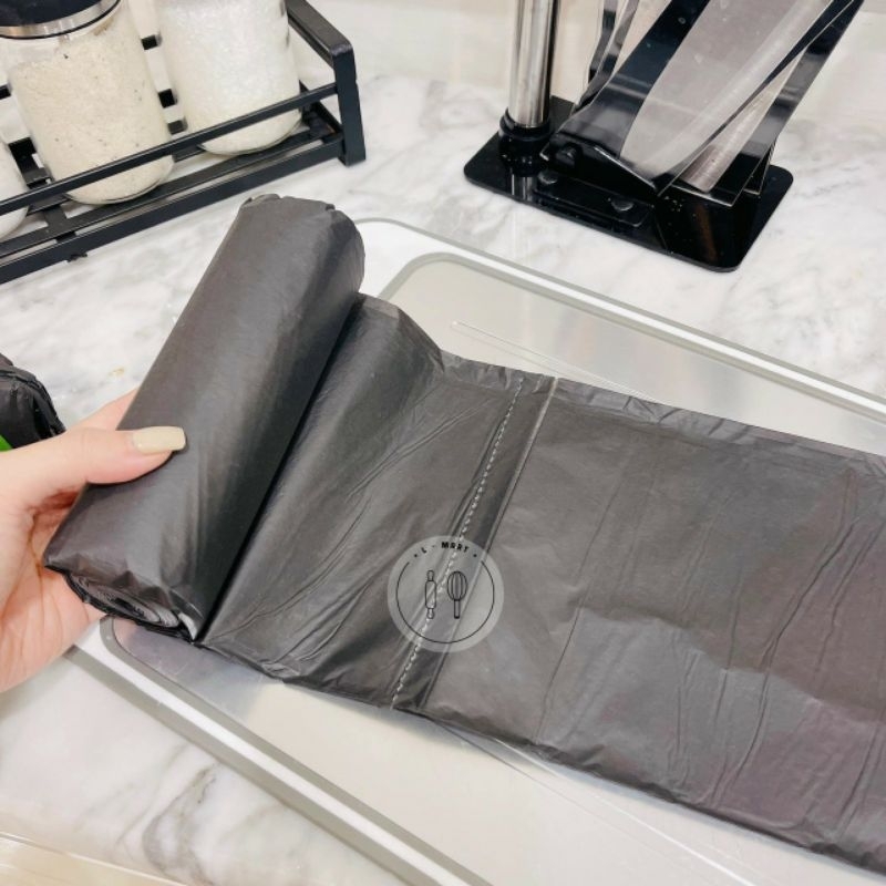 Túi đựng rác được làm từ chất liệu nilong cao cấp dẻo dai, có khả năng tự phân hủy (combo túi 3 cái)