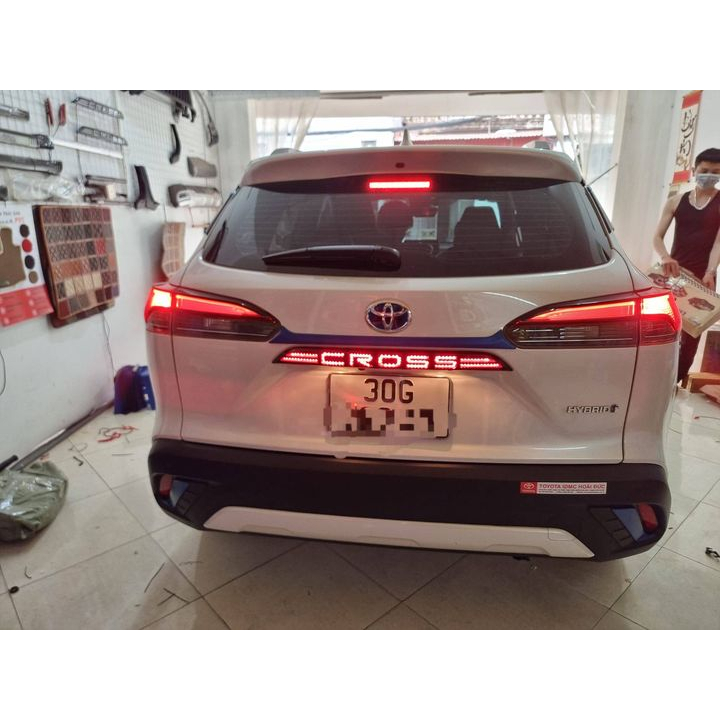 Đèn led tay cốp sau xe Toyota Cross 2020-2022, zin theo xe không độ chế. Mẫu mạ crom