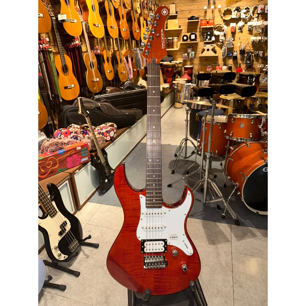 Đàn Guitar Điện Yamaha PAC212VFM