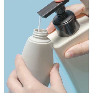 Set 3 lọ chiết mỹ phẩm,dầu gội sữa tắm đi du lịch dung tích 60ml kèm túi zip siêu tiện lợi { H }