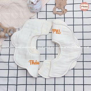 Yếm trần bông thêu tên cho bé sơ sinh đến 3 tuổi, chất liệu cotton an toàn. Yếm giữ ấm cổ cho bé