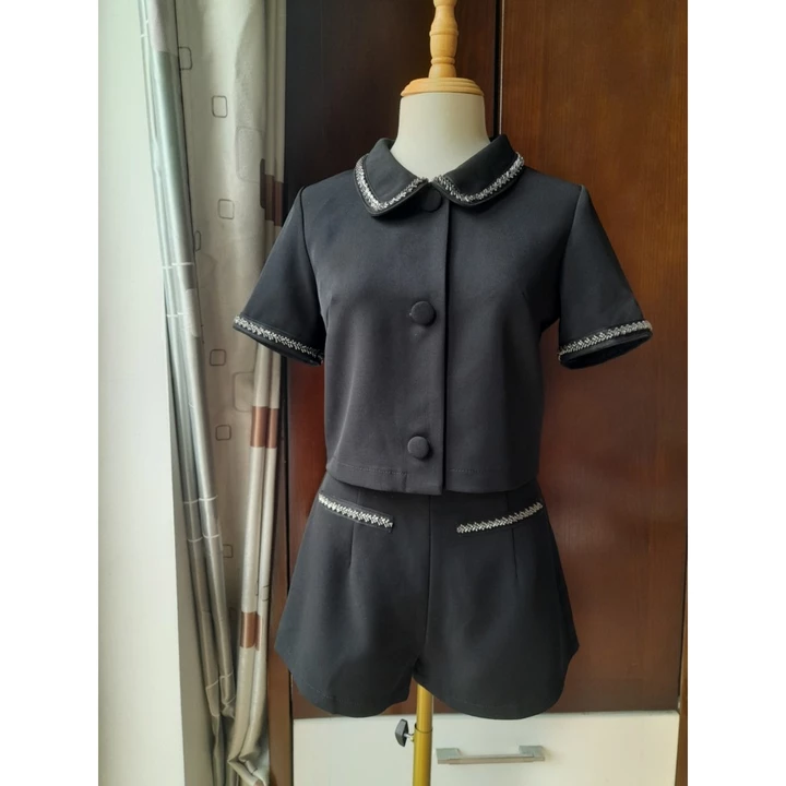 Set đồ nữ bộ đồ nữ tiểu thư gồm áo vest croptop nữ cộc tay phối cổ sen đính đá và quần đùi nữ lưng cao dáng chữ A SET004