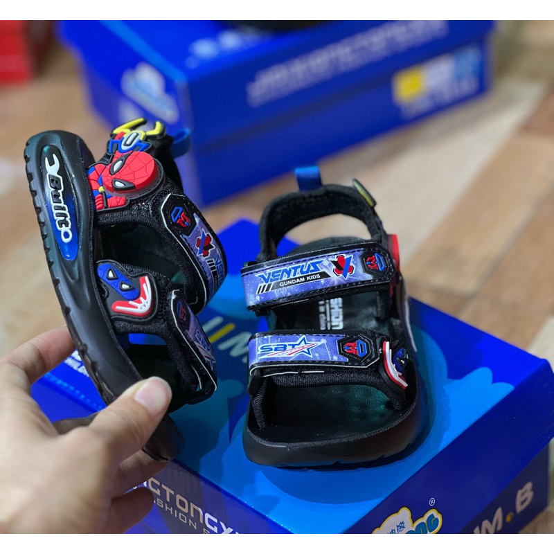 dép cho bé trai sandal bé gái hè thu khâu đế siêu nhân nhện bền đẹp êm chân chống trượt full box cho bé từ 1 tuổi C809