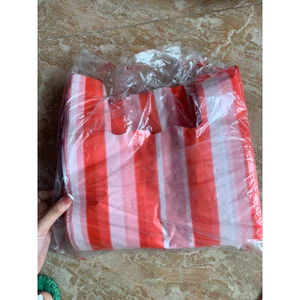 Túi nilong kẻ đỏ đựng thực phẩm, hoa quả