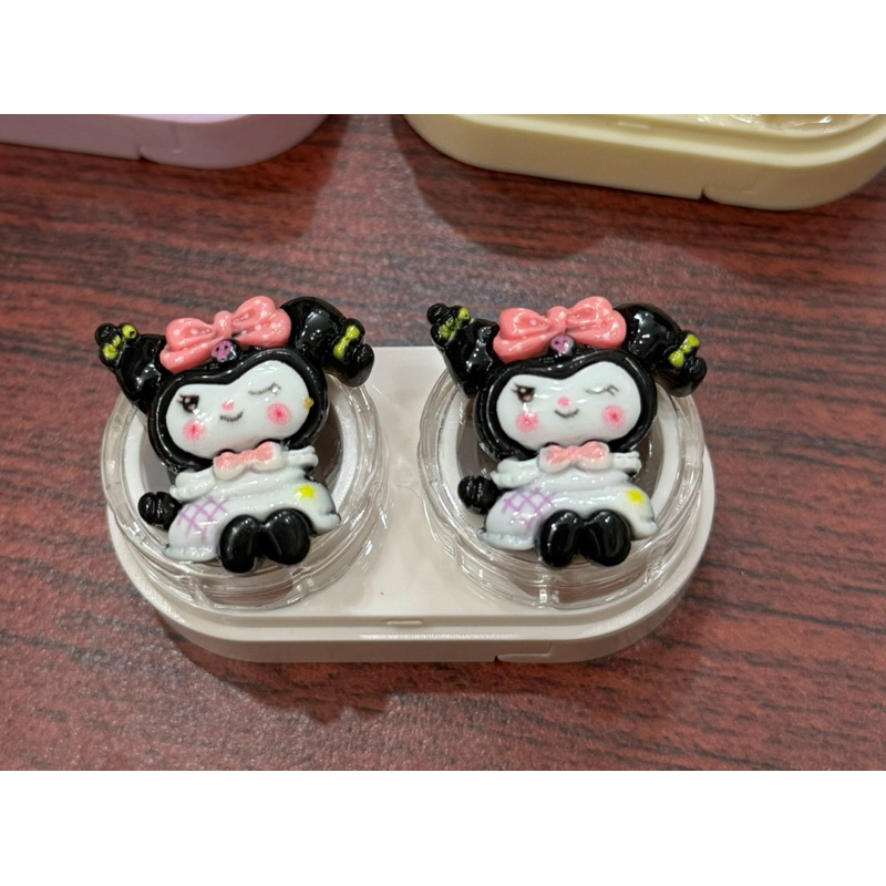 khay charm dựng lens hoạt hình kuromi Muneyes