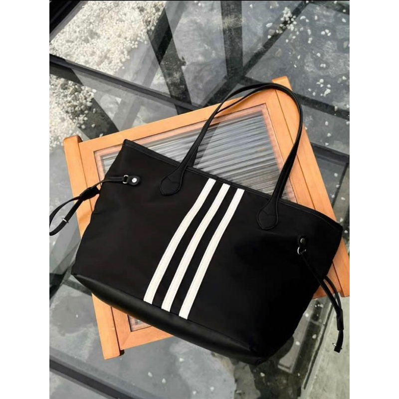 Túi Tote Size Lớn Đựng Cả Thế Giới, Phong Cách Đỉnh Cao
