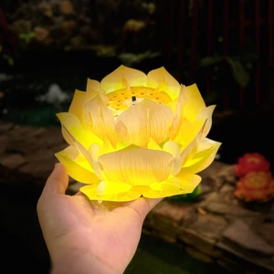 Bộ 4 Cái Lồng Đèn Hoa Sen Nhựa Mỏng Thả Nước/Cầm Tay/Treo Trang Trí Phật Giáo, Có Bán Đèn Led Riêng