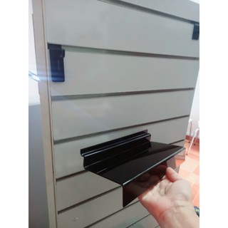 KỆ MICA TRƯNG BÀY GIÀY DÉP,LOẠI CÀI KỆ RÃNH SLATWALL,CÓ UỐN 3CM, KÍCH THƯỚC 12X24CM