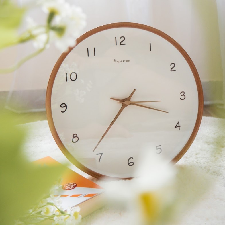 Đồng Hồ Treo Tường Gỗ Hàn Quốc Chữ Số Kim Trôi