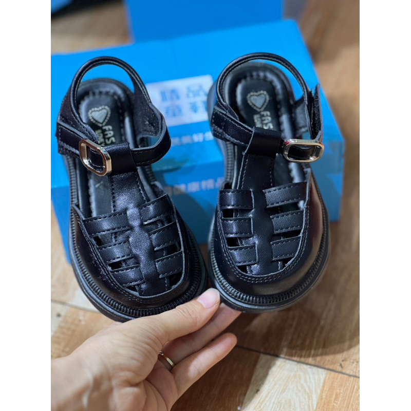 sandal bé gái dép cho bé đi học đi chơi rọ chống trượt da PU mềm êm chân mẫu mới nhất năm size đại đen, trắng QCCC xd768