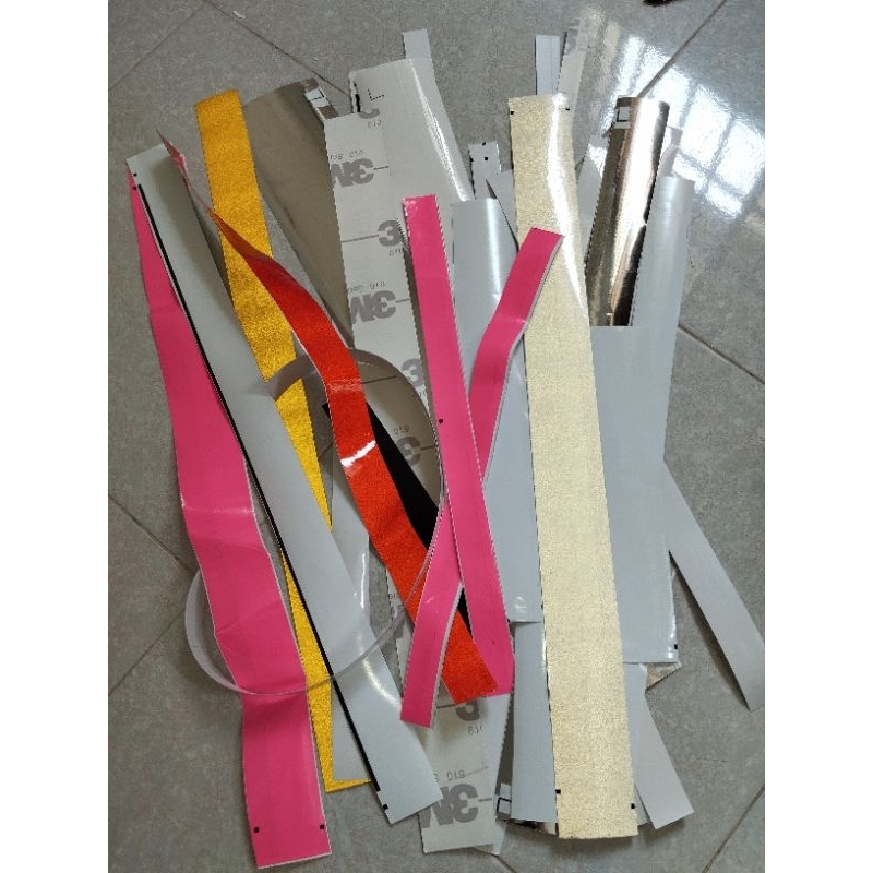 100gr Decal vụn dán trang trí Tổng hợp nhiều loại decal vụn trong quá trình làm. Decal phản quang 3M, Crom,...Chống nước