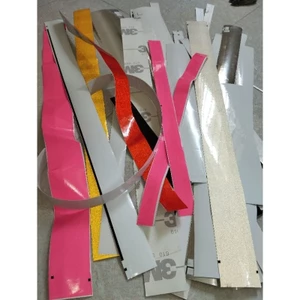 100gr Decal vụn dán trang trí Tổng hợp nhiều loại decal vụn trong quá trình làm. Decal phản quang 3M, Crom,...Chống nước
