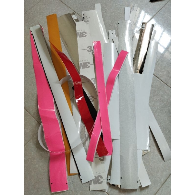 100gr Decal vụn dán trang trí Tổng hợp nhiều loại decal vụn trong quá trình làm. Decal phản quang 3M, Crom,...Chống nước