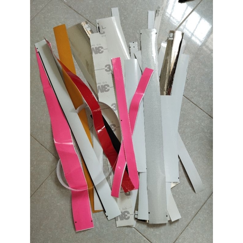 100gr Decal vụn dán trang trí Tổng hợp nhiều loại decal vụn trong quá trình làm. Decal phản quang 3M, Crom,...Chống nước