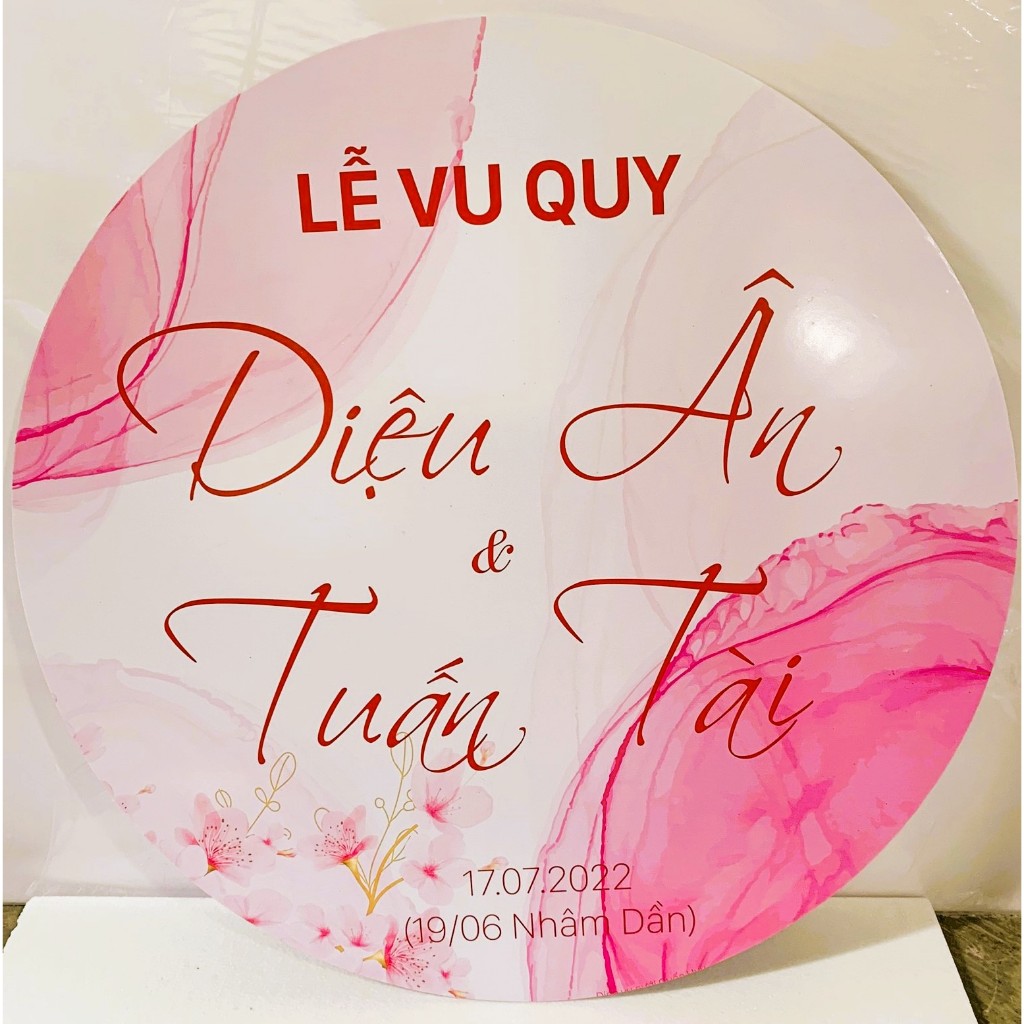 CẦN GẤP VẪN CÓ - IN TÊN THEO YÊU CẦU - Bảng Welcome Trang Trí Đám Cưới - Mẫu Tròn Vuông 01 Tròn