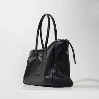 Túi xách Min Min màu đen chất da PU nhà Bự Store cho mùa du lịch hè