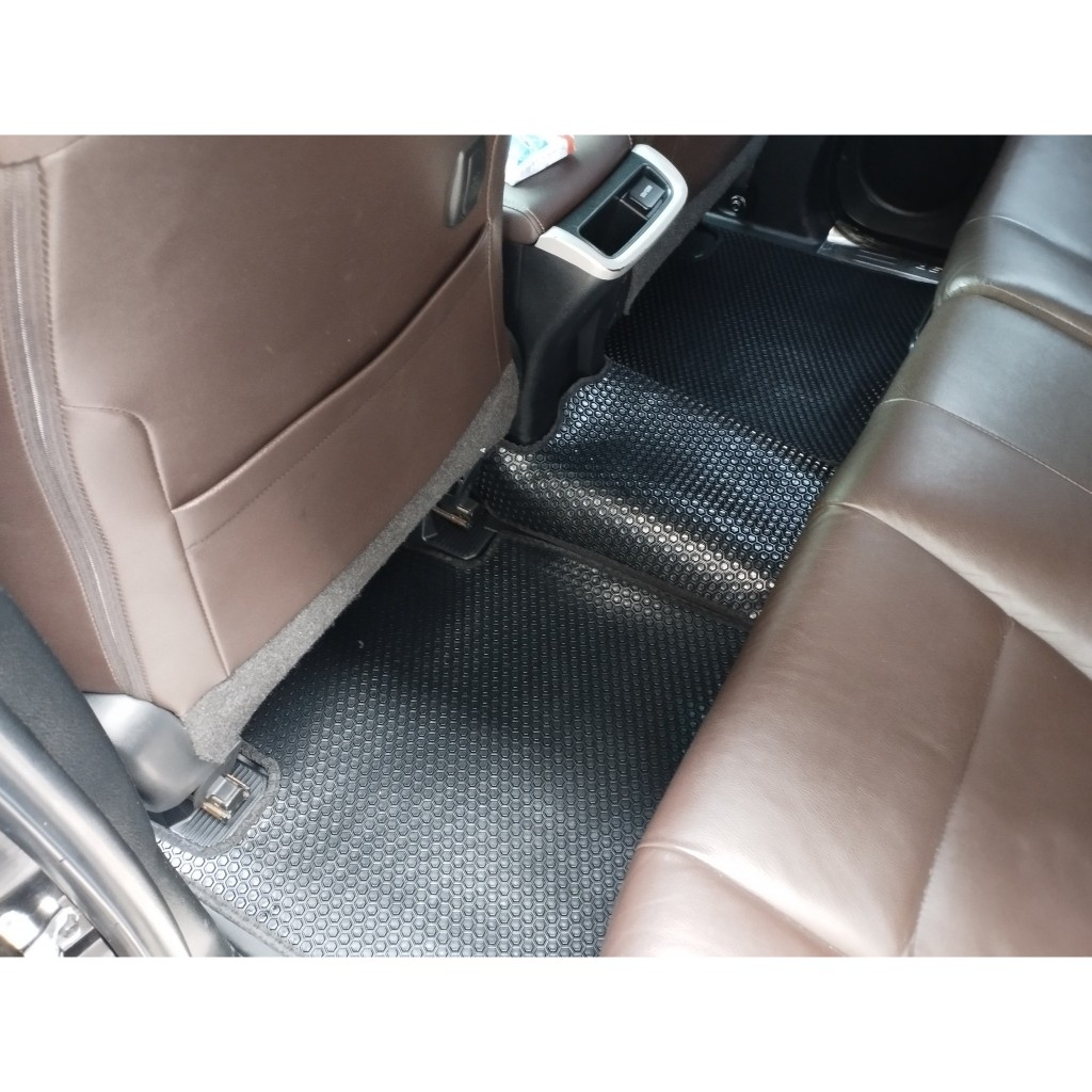 Thảm lót ô tô KATA cho xe Toyota Innova (2017 - 2025)  - Khít với sàn, Chống trơn, Không mùi, Không ẩm mốc
