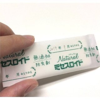 Gói làm Thơm Và Đuổi Côn Trùng Ngăn Tủ Quần Áo Hakugen Earth ( Hộp 12 gói) Mỗi gói cho tủ dung tích 50ml