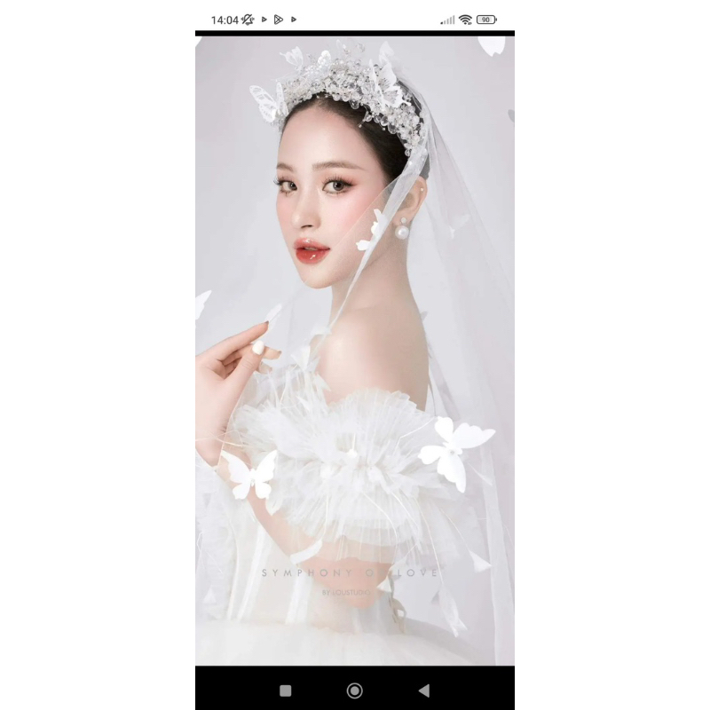Bờm tóc cô dâu lấp lánh