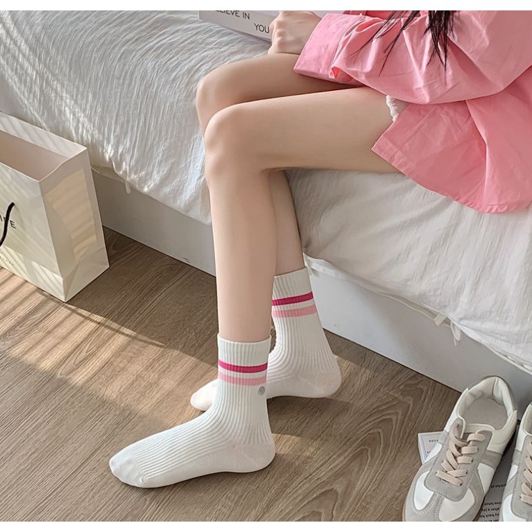 Vớ Tất Nữ kẻ 2 thanh mặt cười phong cách trẻ trung, năng động