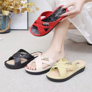 Dép đế mềm chống trượt đa năng đế dày thời trang mùa hè dành cho mẹ trung niên, dép nữ trung niên