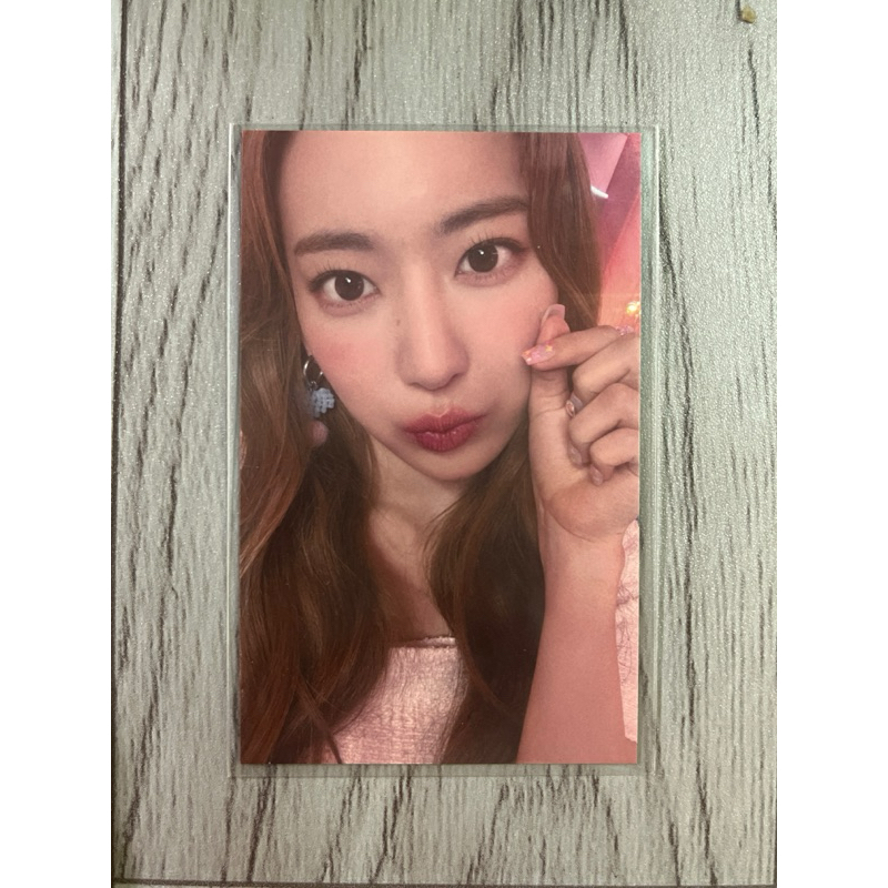 Photocard Antifragile của LESSERAFIM YUNJIN, EUNCHAE, SAKURA