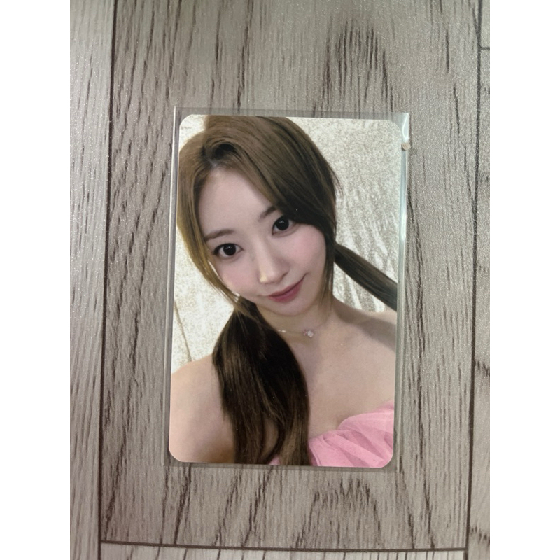 Photocard Antifragile của LESSERAFIM YUNJIN, EUNCHAE, SAKURA