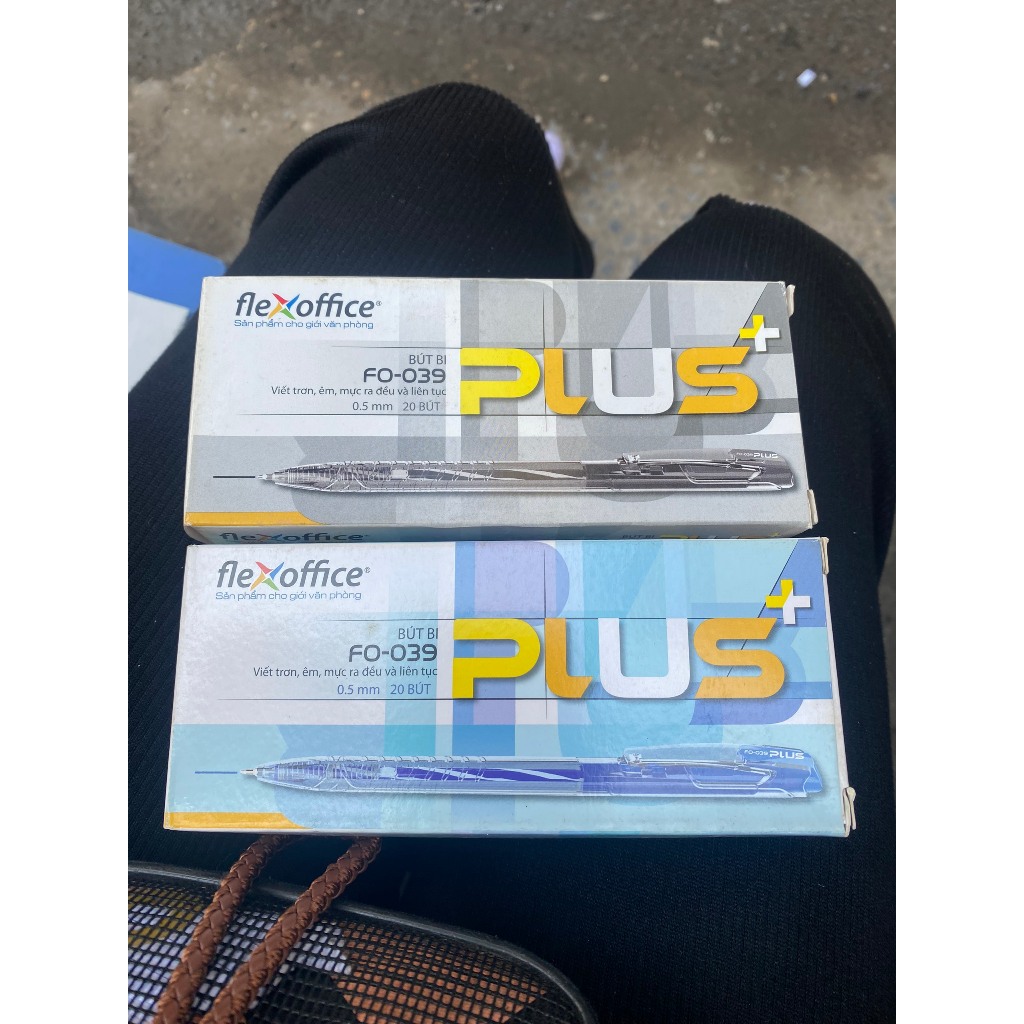 Hộp 20 Bút bi Thiên Long FO-039 ngòi 0.5mm mực xanh/đỏ/đen thiết kế đầu bấm, mực đạt tiêu chuẩn quốc tế