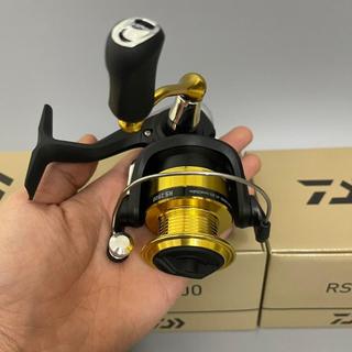 [LK HÒA] [MUA 01 MÁY TẶNG 01 MỒI LURE CÁ SẮT] MÁY CÂU CÁ DAIWA RS CHUYÊN LURE - DÒNG MÁY CHÍNH HÃNG DAIWA
