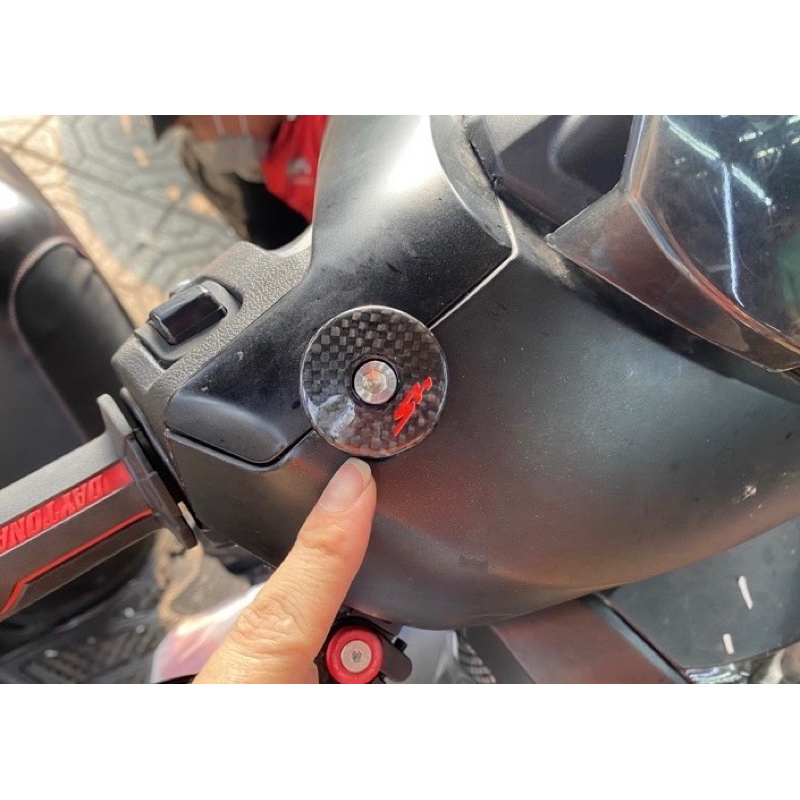 Nắp che chân kính Carbon Fiber xe máy cao cấp