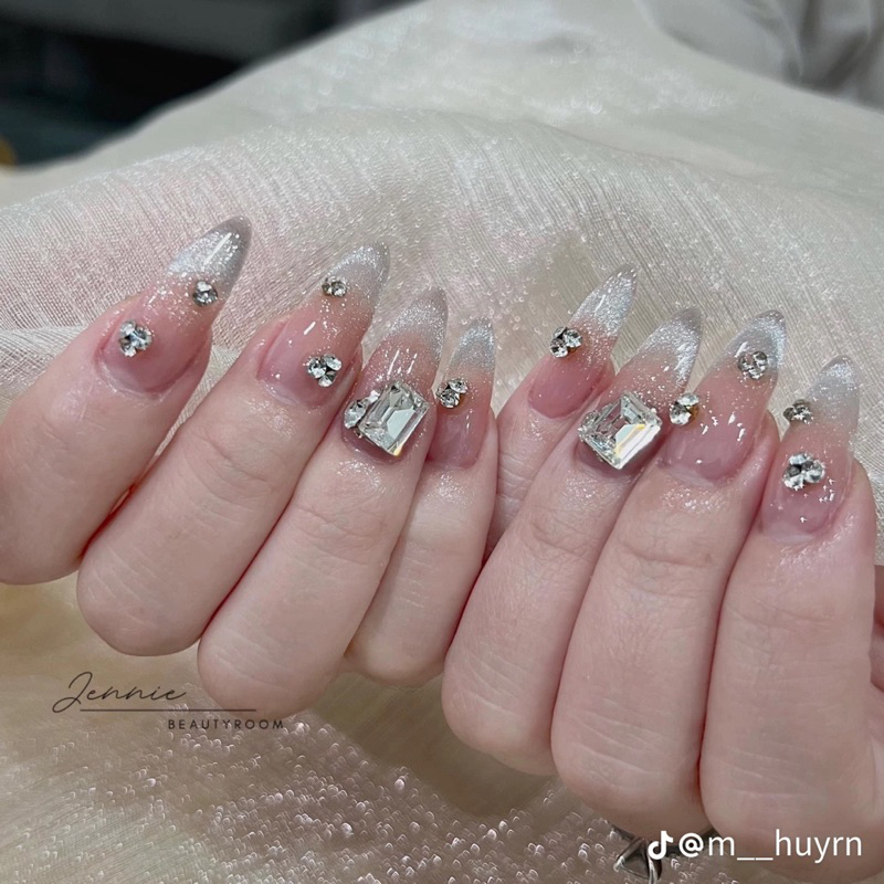 Nailbox nail thiết kế , mẫu thạch mắt mèo đính đá , nail thiết kế hàn nhật trung