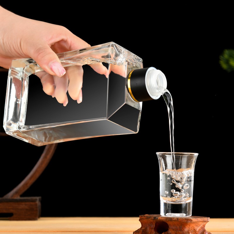 Chai thủy tinh nắp kim cương dung tích 500ml