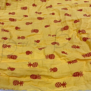 Vải Xô Muslin Vàng Nghệ Tươi In Quả Dứa Mềm Rũ Khổ 1m40