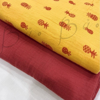 Vải Xô Muslin Vàng Nghệ Tươi In Quả Dứa Mềm Rũ Khổ 1m40