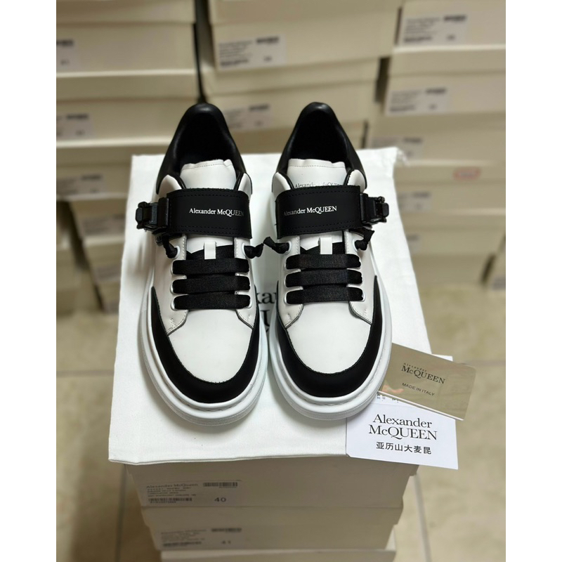 ⚡️[Hight Quality] Giày Sneaker Nam Nữ Alexander Mc Queen - Phối Màu Black And White Điểm Nhấn Quai Đen Cao Cấp -Full Box