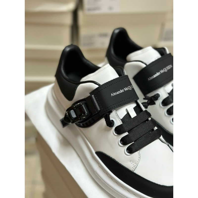 ⚡️[Hight Quality] Giày Sneaker Nam Nữ Alexander Mc Queen - Phối Màu Black And White Điểm Nhấn Quai Đen Cao Cấp -Full Box
