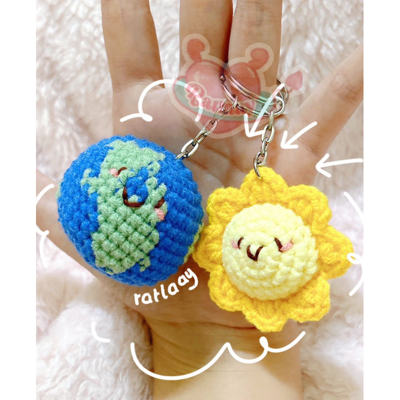 [ĐỌC KĨ MÔ TẢ] Móc khoá len handmade Trái Đất và Mặt Trời 🌎🌞